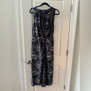 Brand new with tags curb a very Sudtle key hole near the upper waist